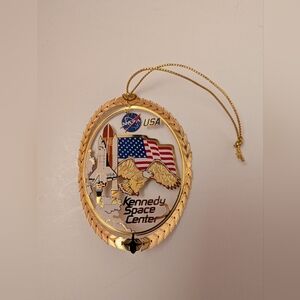 3D Kennedy Space Center Gold Holiday Ornament